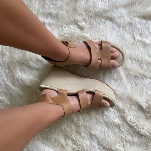 💍Tan Platform Wedges - Picture 4 of 6